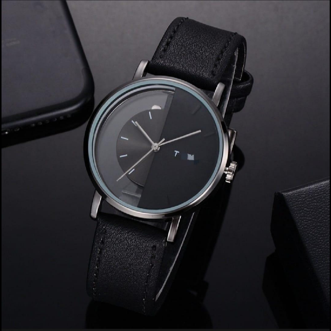 Men’s Quartz Round Dial Leather Strap Watch
